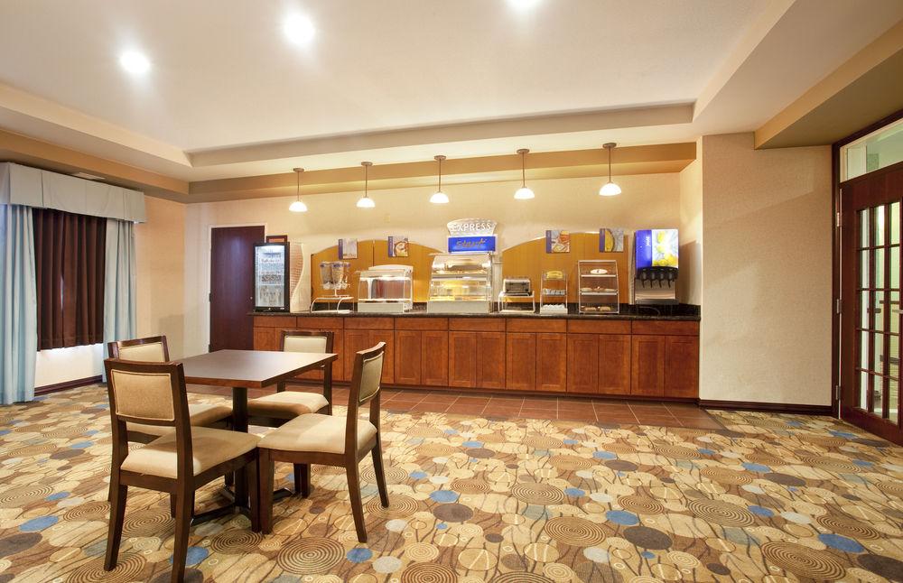 Pike Inn Le Roy - Bloomington Southeast Area מראה חיצוני תמונה